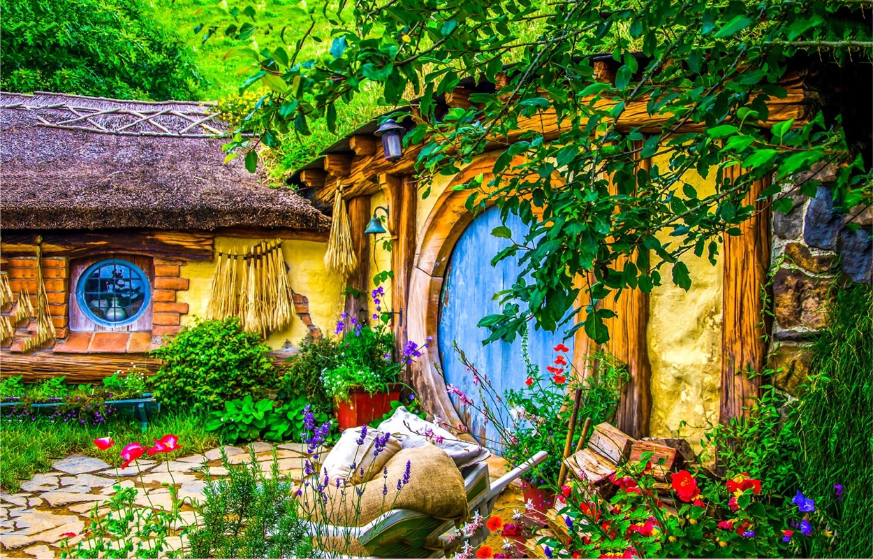 Shutterstock 1137860489 Hobbiton (1)