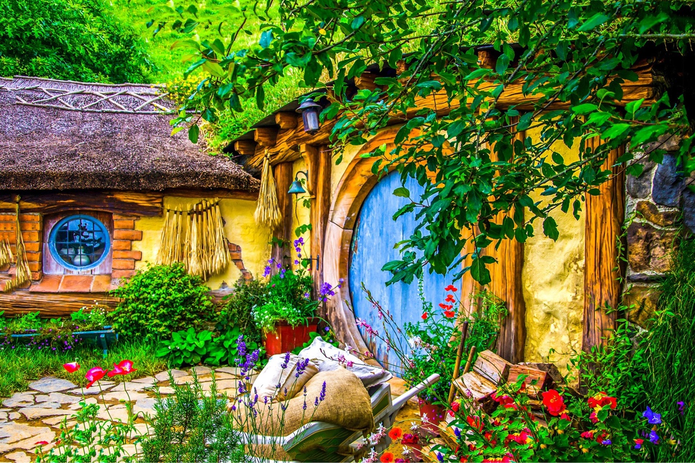 Hobbiton Movie Set