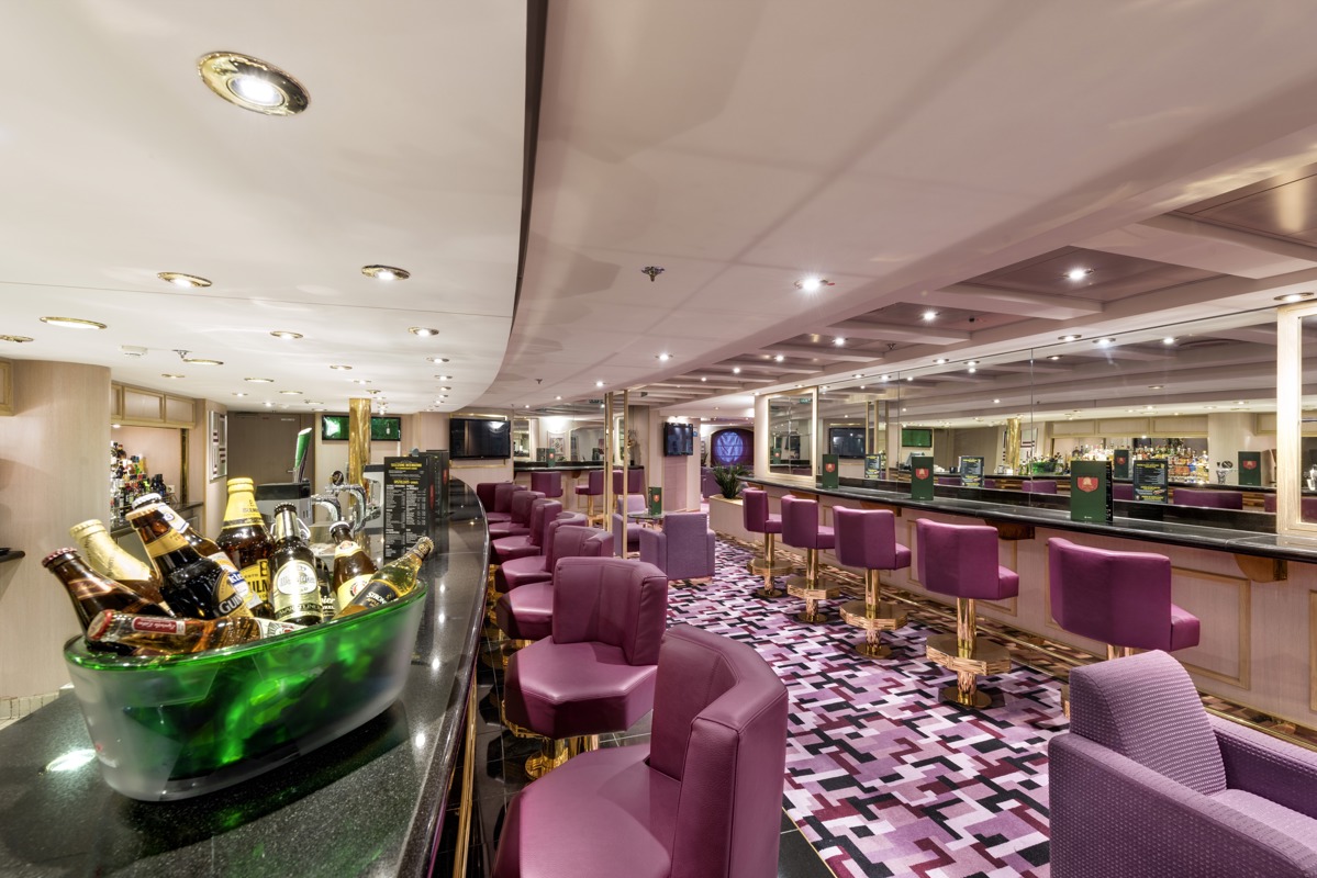 MSC Cruises MSC Opera Sottovento Pub 1.jpg
