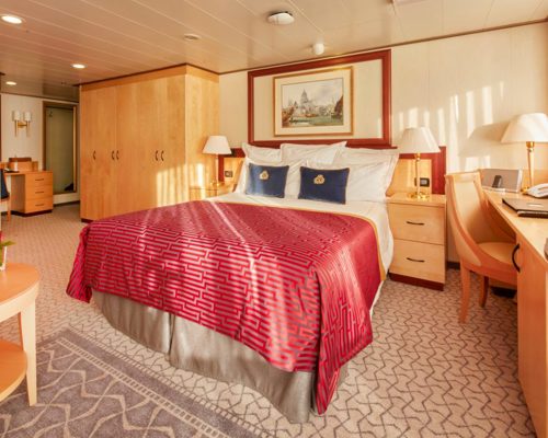 Cunard Queen Elizabeth Accommodation Queens Suite.jpg