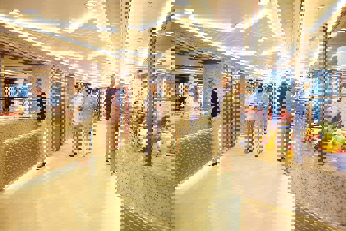 Princess Cruises Coral Class Interior Horizon Court.jpg