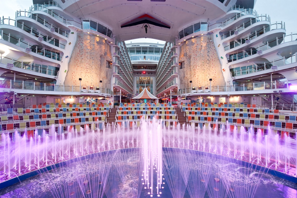 Royal Caribbean International Oasis of the Seas Interior AquaTheater 02.jpg