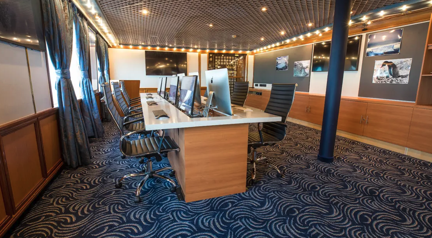 Silversea SILVER CLOUD Photo Studio 1.png