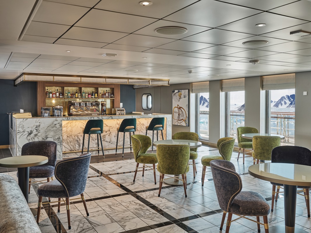 SILVERSEA Silver Endeavour Arts Cafe 1.jpg