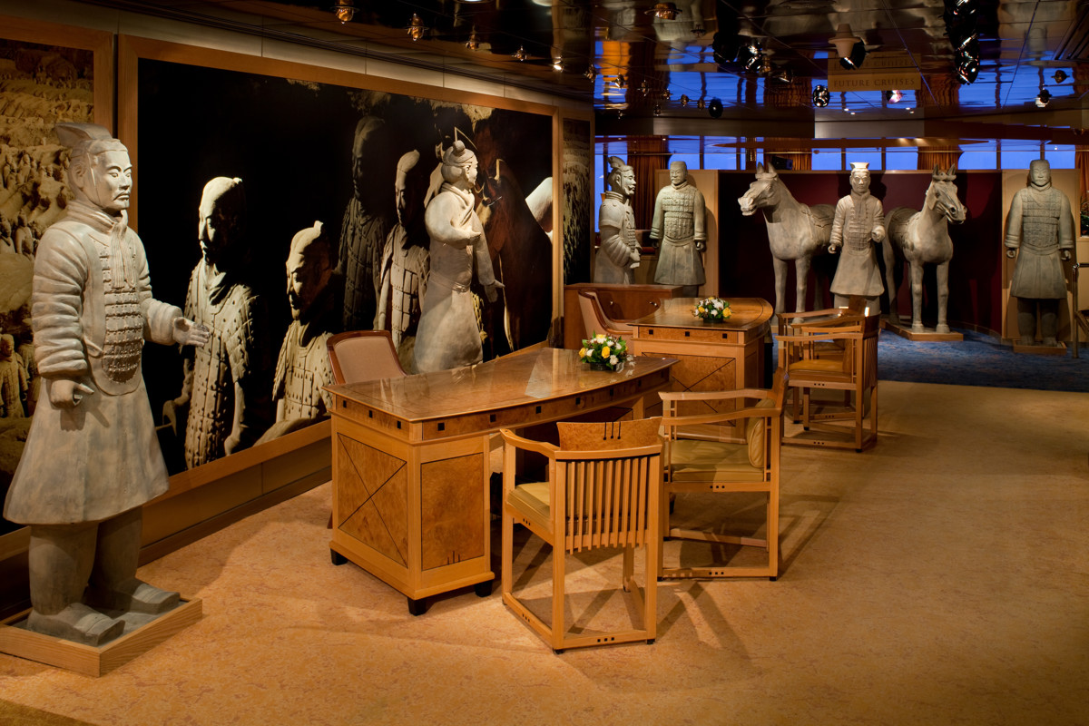Holland America Line Rotterdam Interior Art Gallery 2.jpg