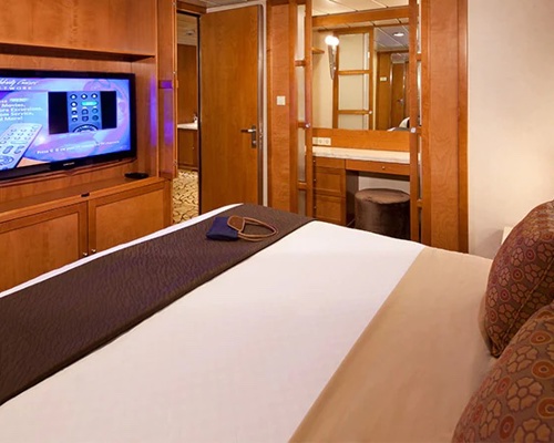 Celebrity Cruises Celebrity Infinity Celebrity Suite 2.jpg