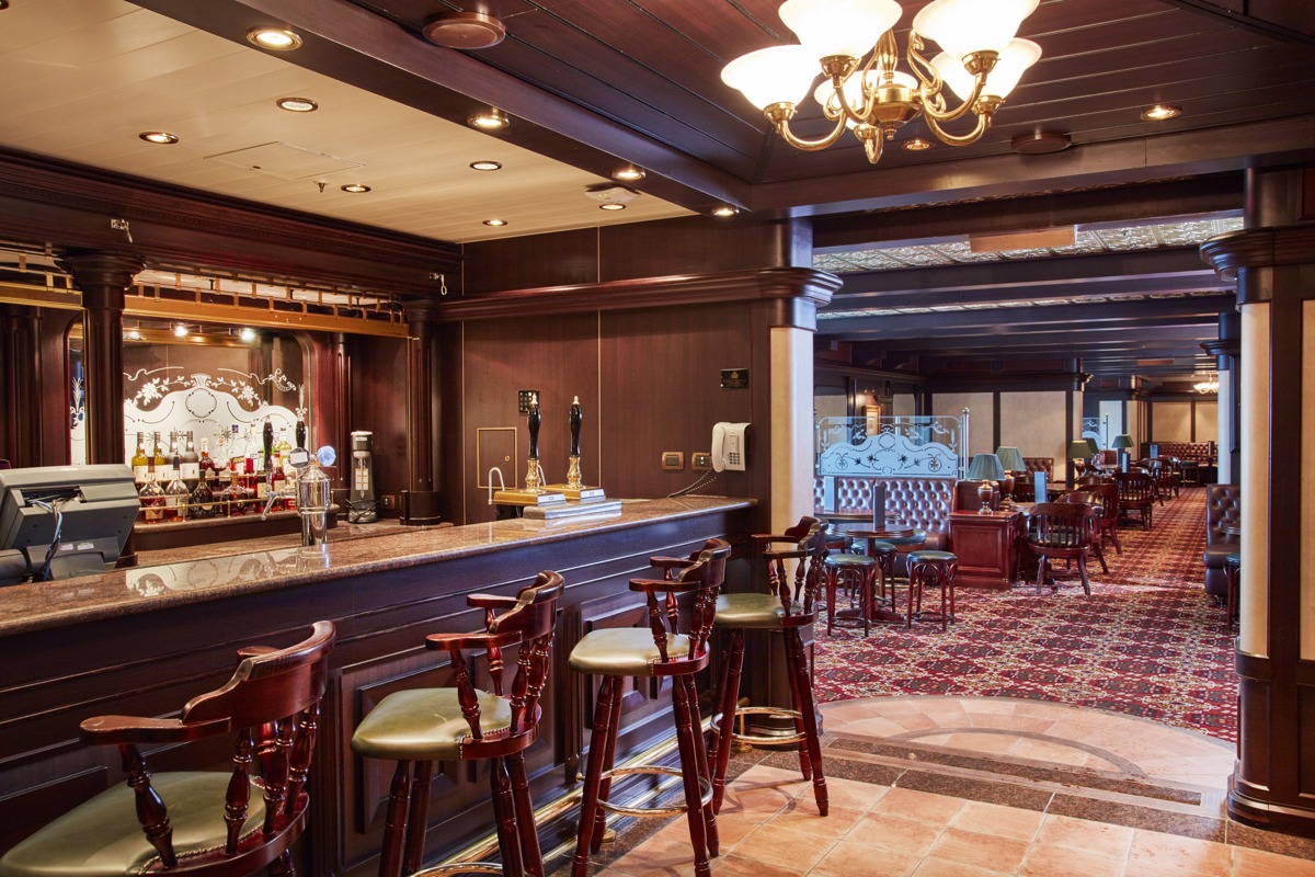 Cunard Line QV Golden Lion Pub.jpg