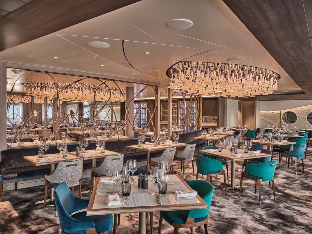 SILVERSEA Silver Endeavour The Restaurant 1.jpg