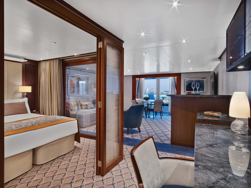 Seabourn Odysee Class - Penthouse Spa SUite 2.jpg