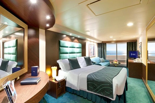 Deluxe Suite Aurea with Sealed Window