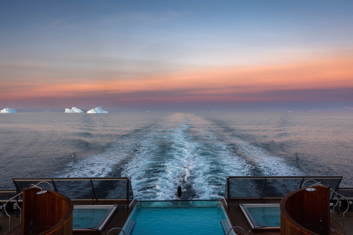 Seabourn Venture - Infinity Pool 2.jpg