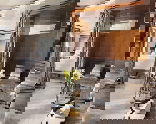 Regent Seven Seas VOYAGER Seven Seas Suite 0.jpg