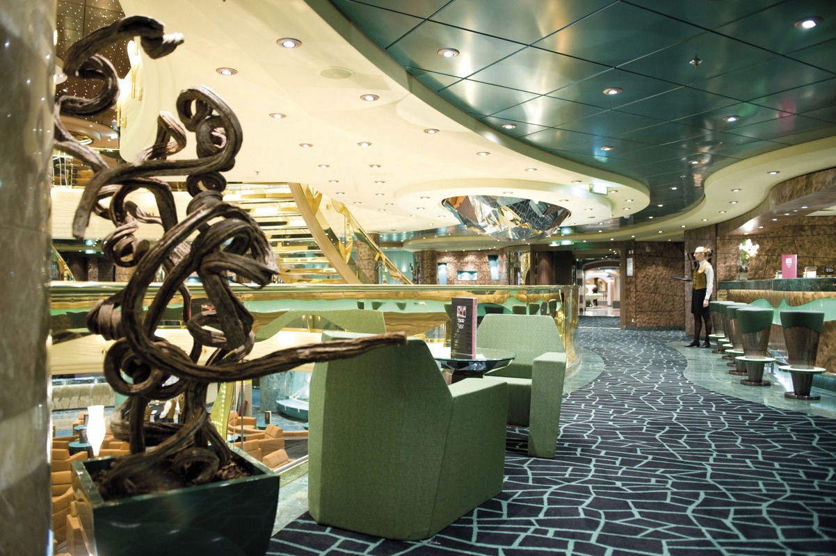MSC Cruises MSC Fantasia Le Vele Cocktil Bar 3.jpg