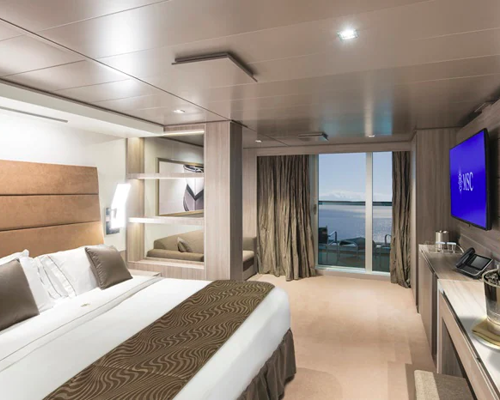 MSC Cruises MSC Seascape MSC Yacht Club Owner's Suite.png