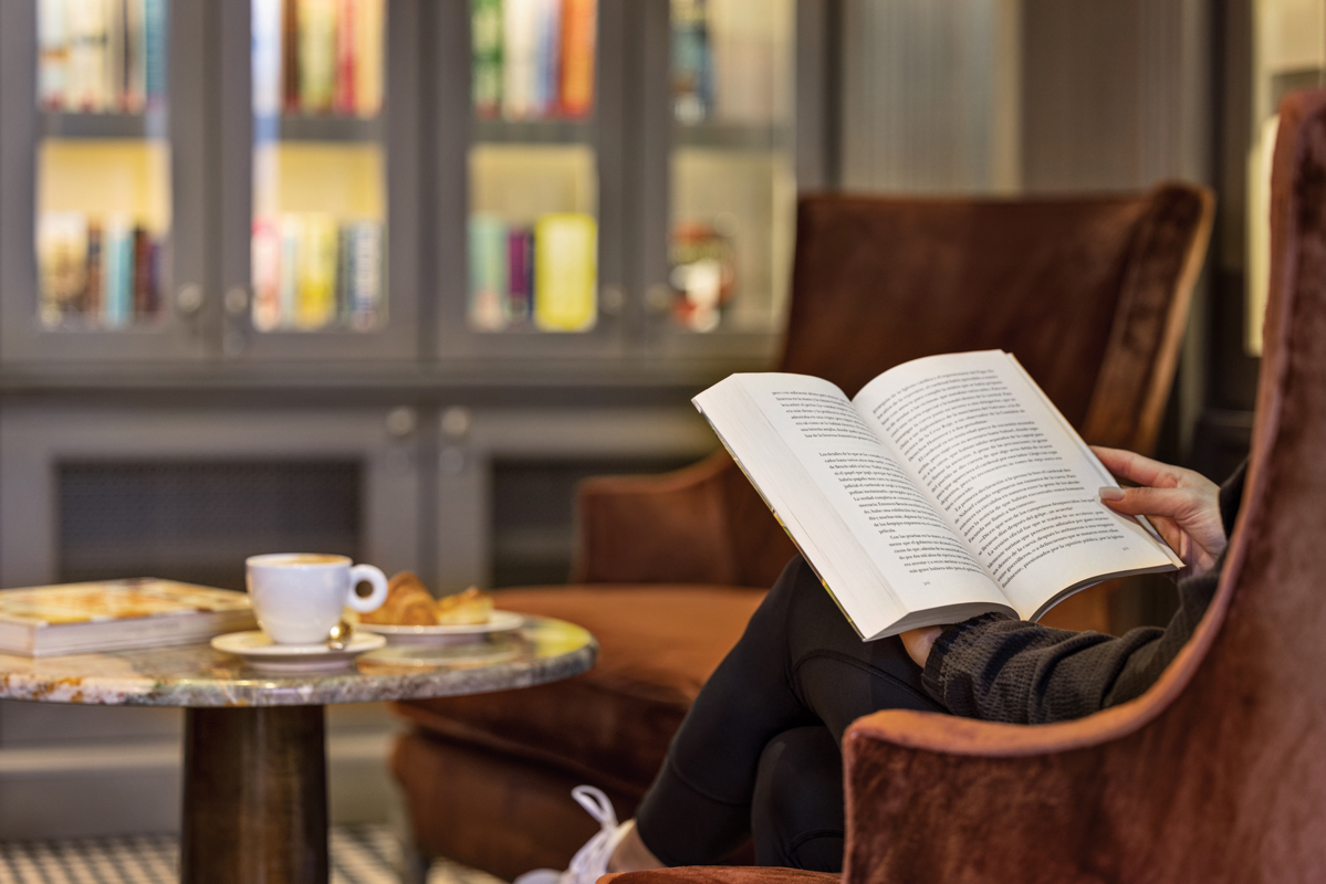 OC O Library Lifestyle Book Coffee 2024 06 12 10 58 29