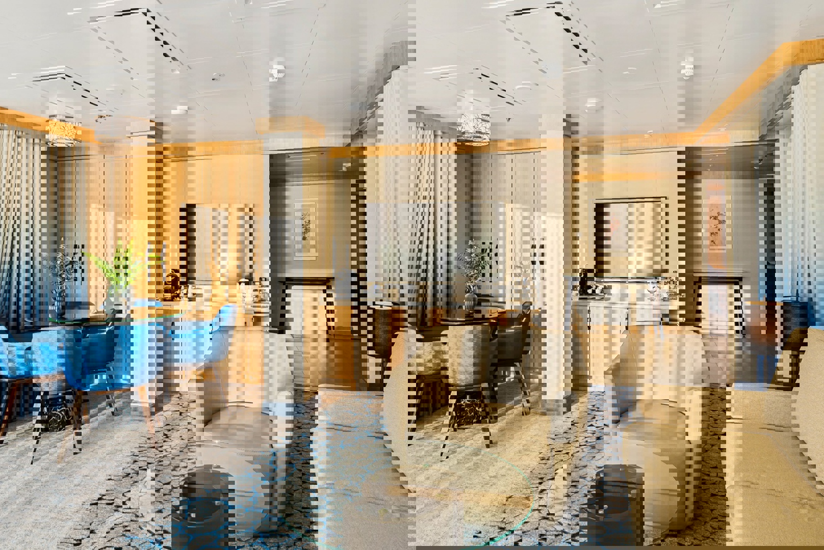 Spacious AquaTheater Suite Large Balcony – 2 Bedrooms