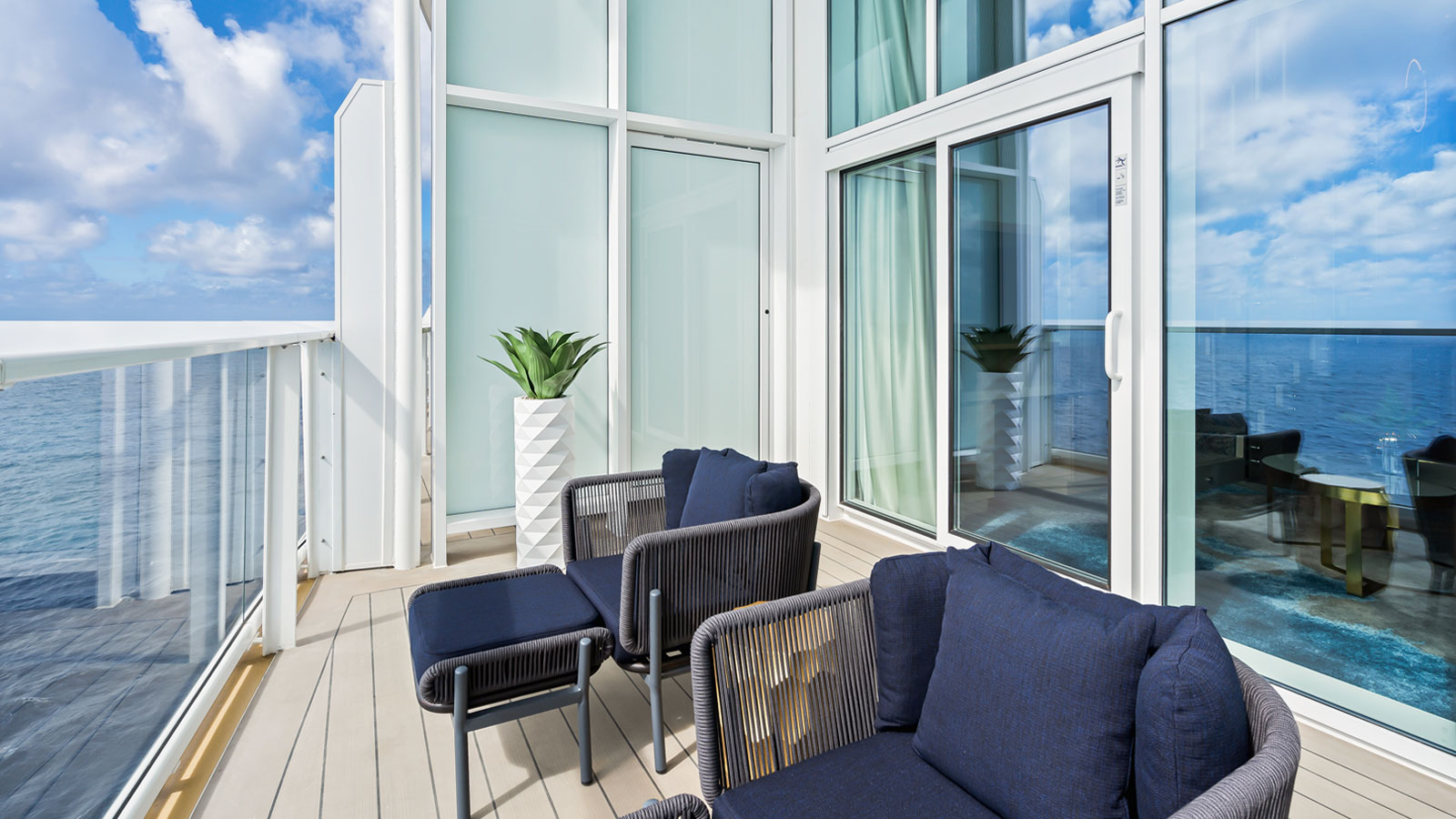 Crown Loft Suite with Balcony