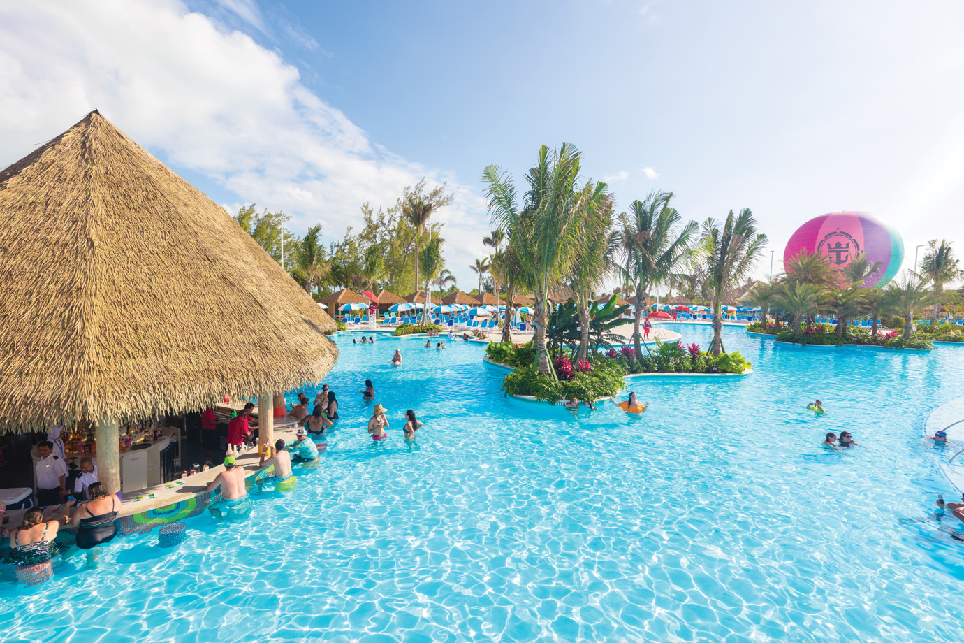 Oasis Lagoon Swim-up Bar