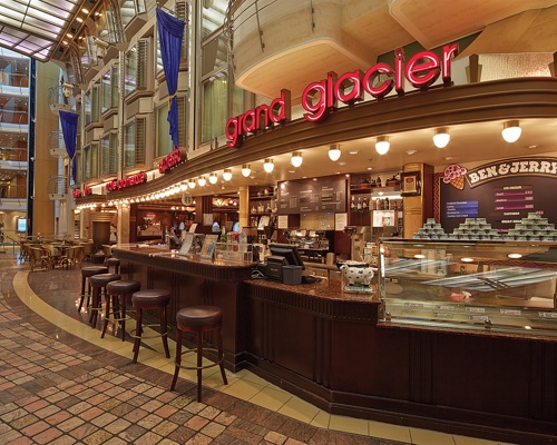 Royal Caribbean International Mariner of the Seas Interior Royal Promenade Promenade Cafe.jpg