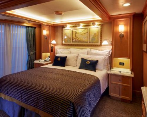 Cunard Queen Elizabeth Accommodation Grand Suite 2.jpg