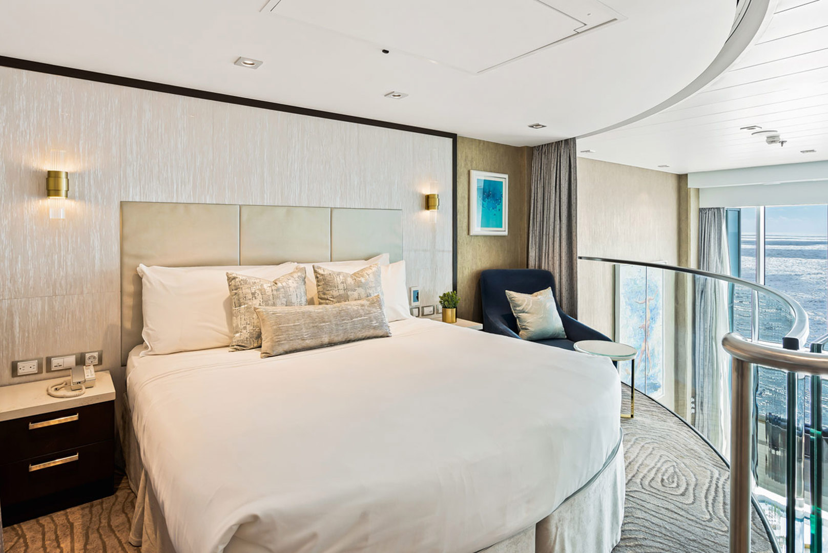 Crown Loft Suite with Balcony