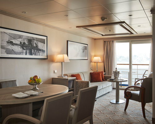 Silversea SILVER CLOUD Silver Suite 4.jpg