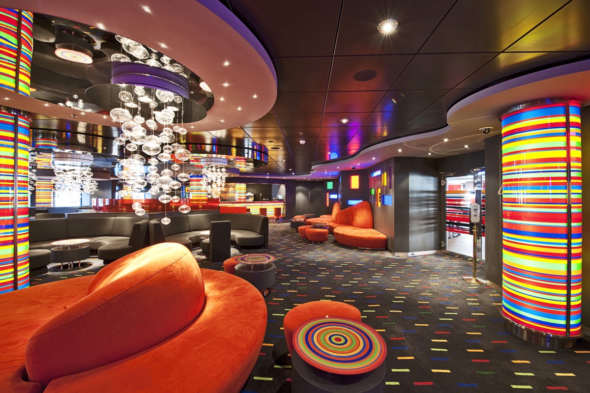 MSC Cruises MSC Fantasia Manhatten Jazz Bar 3.jpg