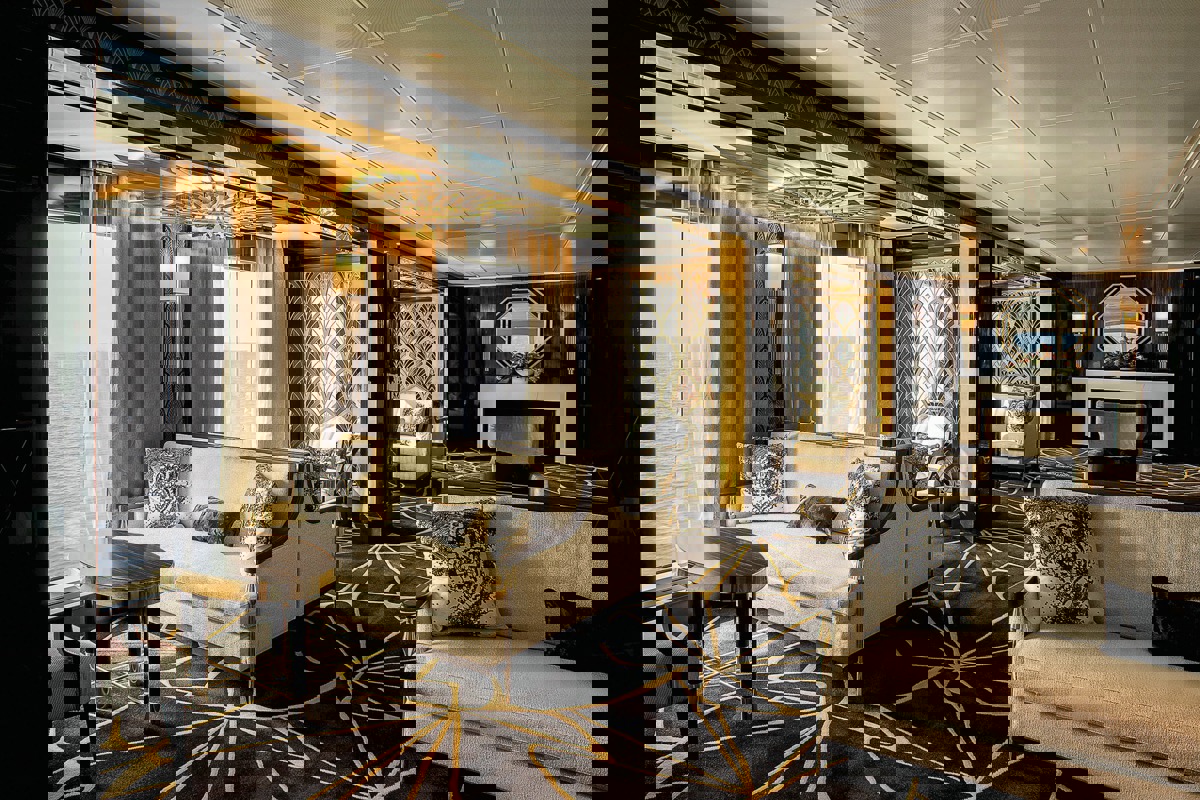 Regent Seven Seas EXPLORER Observation Lounge 0.jpg