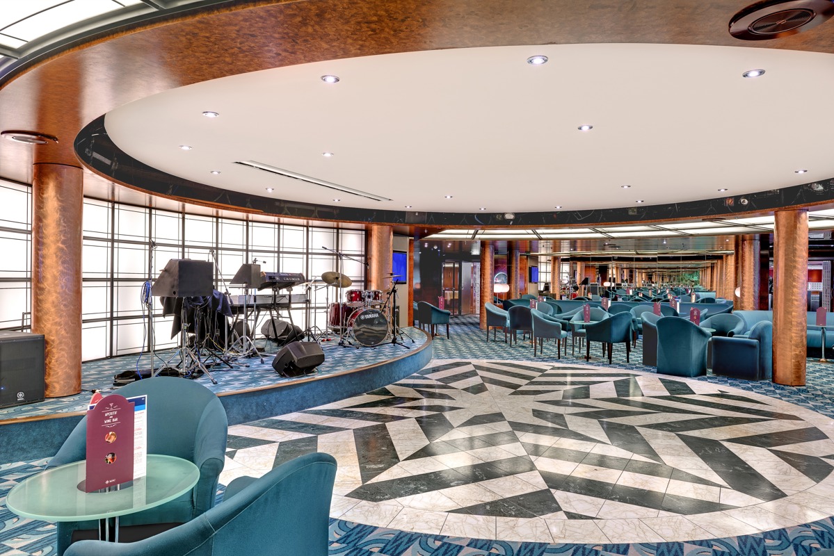 MSC Cruises MSC Sinfonia Ambassador Manhattan Bar 0.jpg