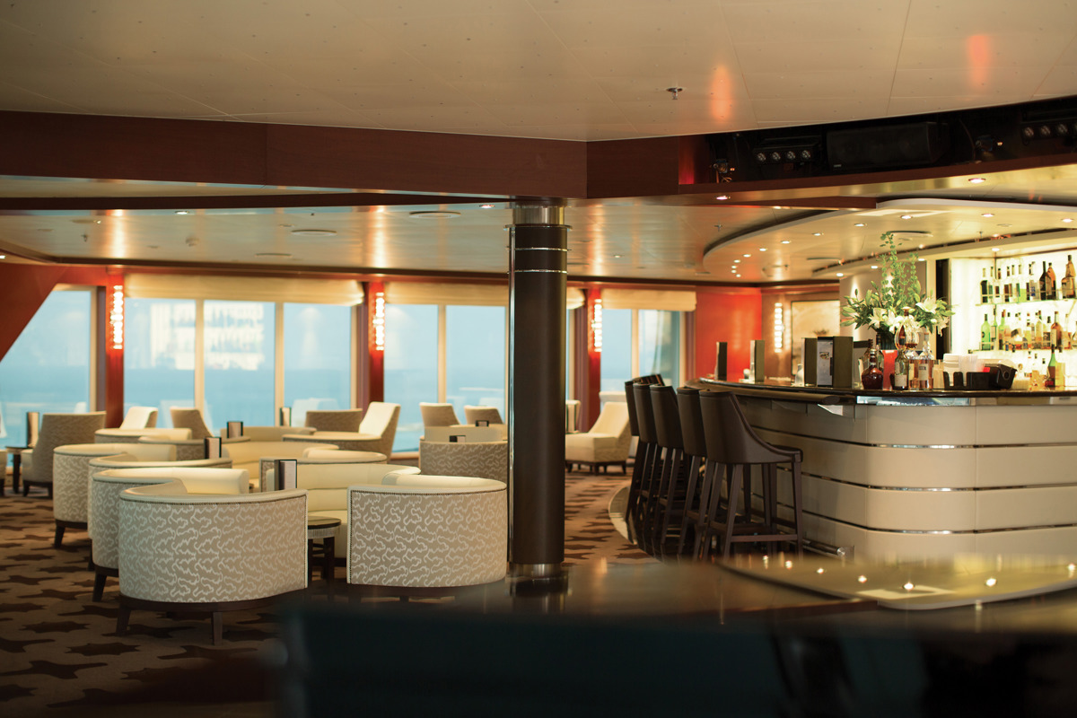 Regent Seven Seas VOYAGER Observation Lounge.jpg