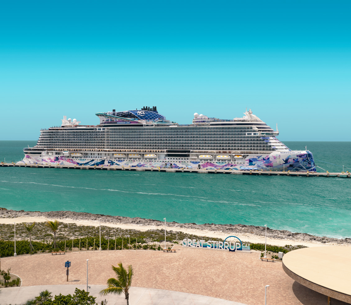 NCL Luna at the Pier 