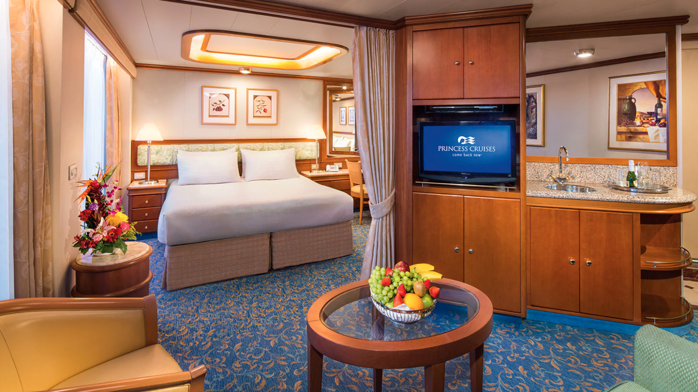 Princess Cruises Caribbean Princess Suite.png