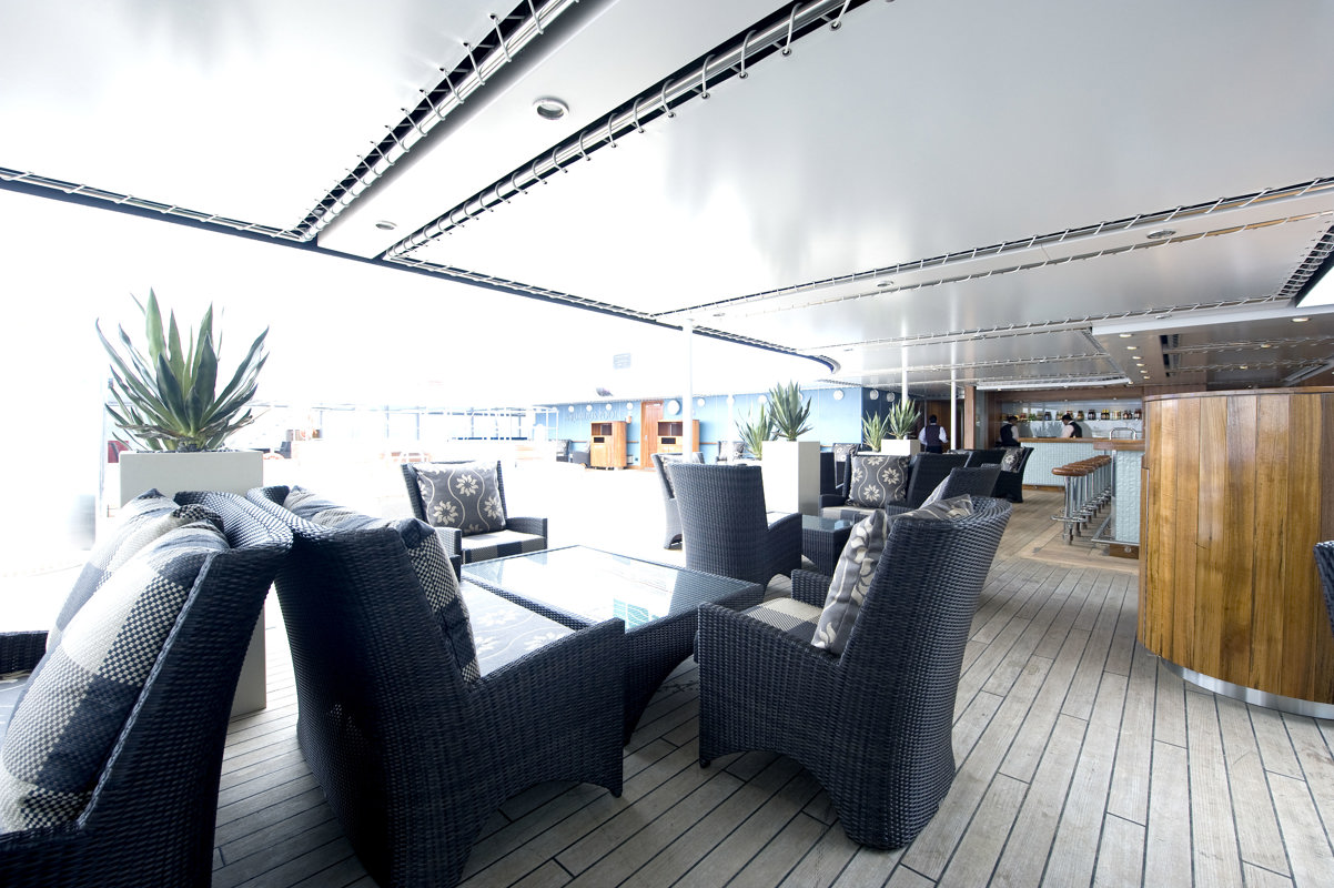 P&O Cruises Arcadia Exterior Aquarius Pool Bar.jpg