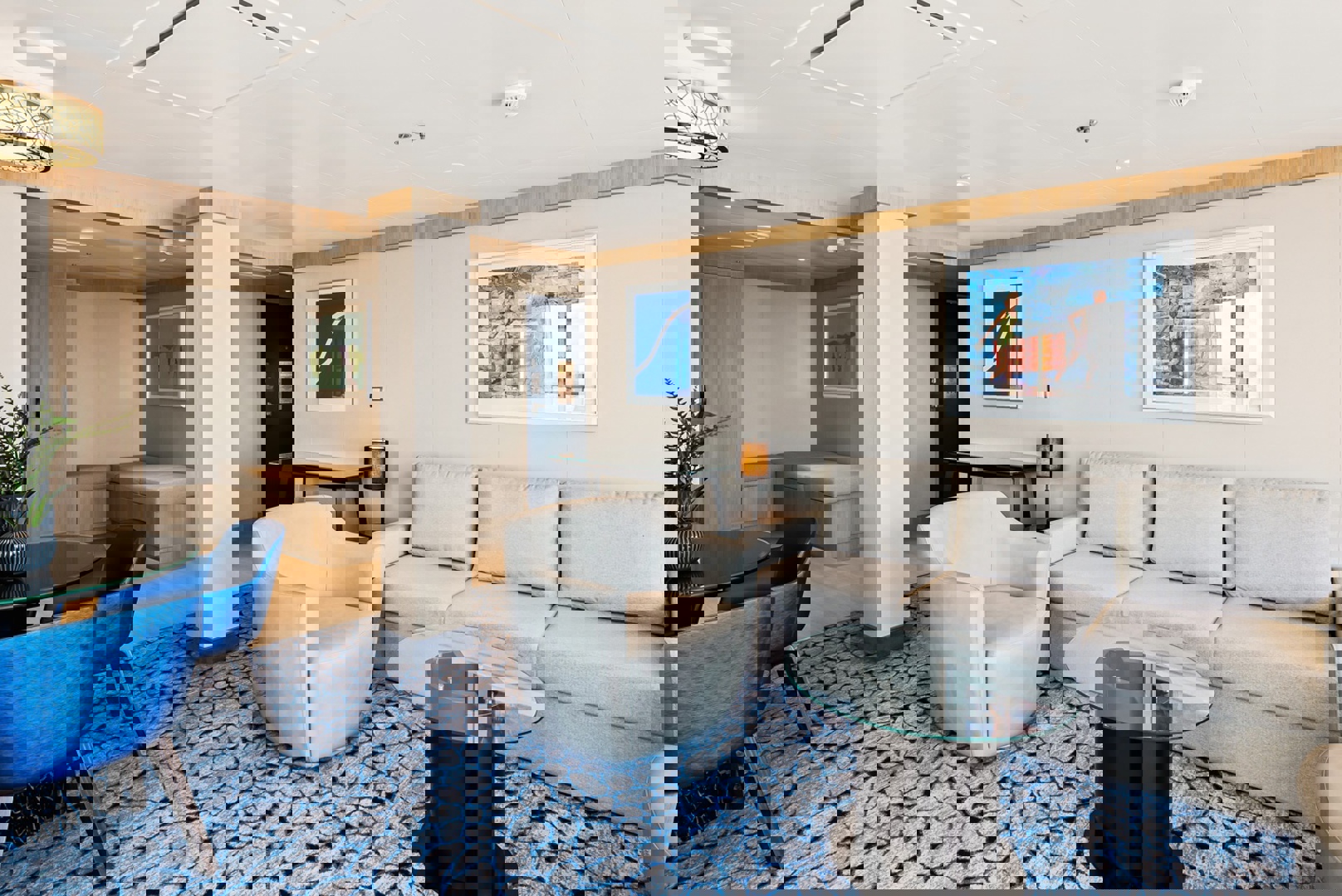 Spacious AquaTheater Suite - 1 Bedroom