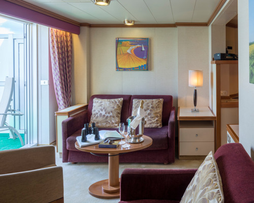 P&O Cruises Ventura Family Suite 1.jpg