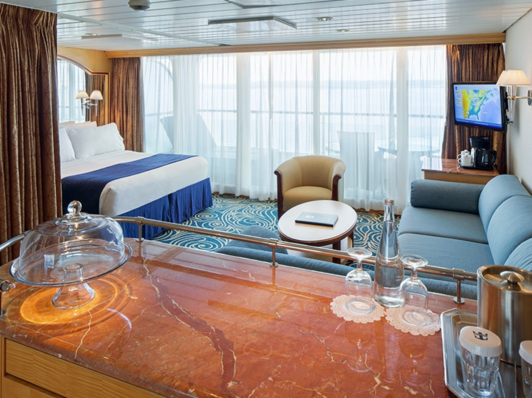 RCI Vision of the Seas Grand Suite 1 Bedroom.png