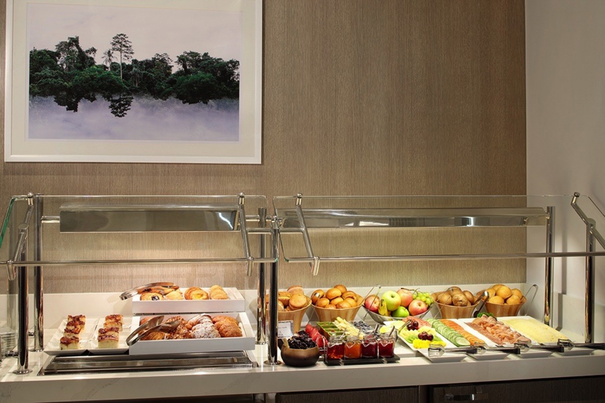 Celebrity Cruises The Retreat Lounge 9.jpg