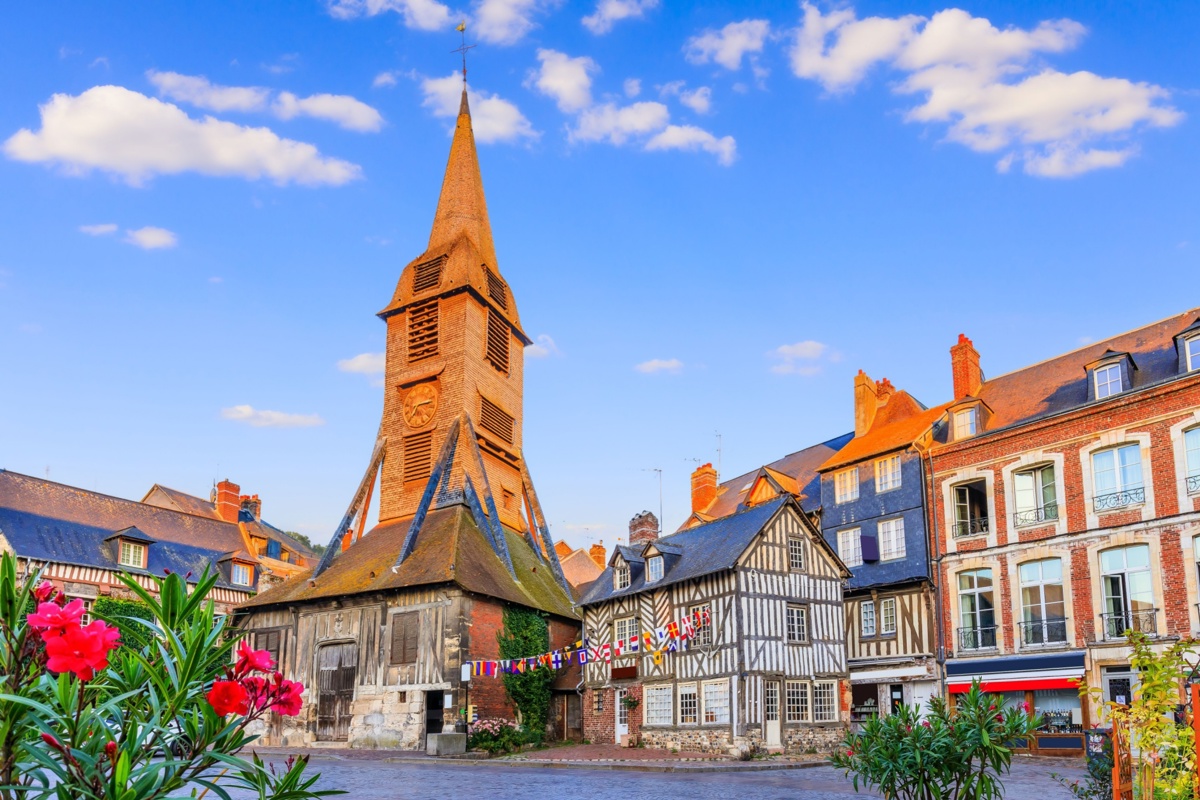 Shutterstock 2218355791 Honfleur France