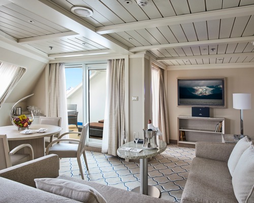 Silversea SILVER CLOUD Royal Suite 1.jpg