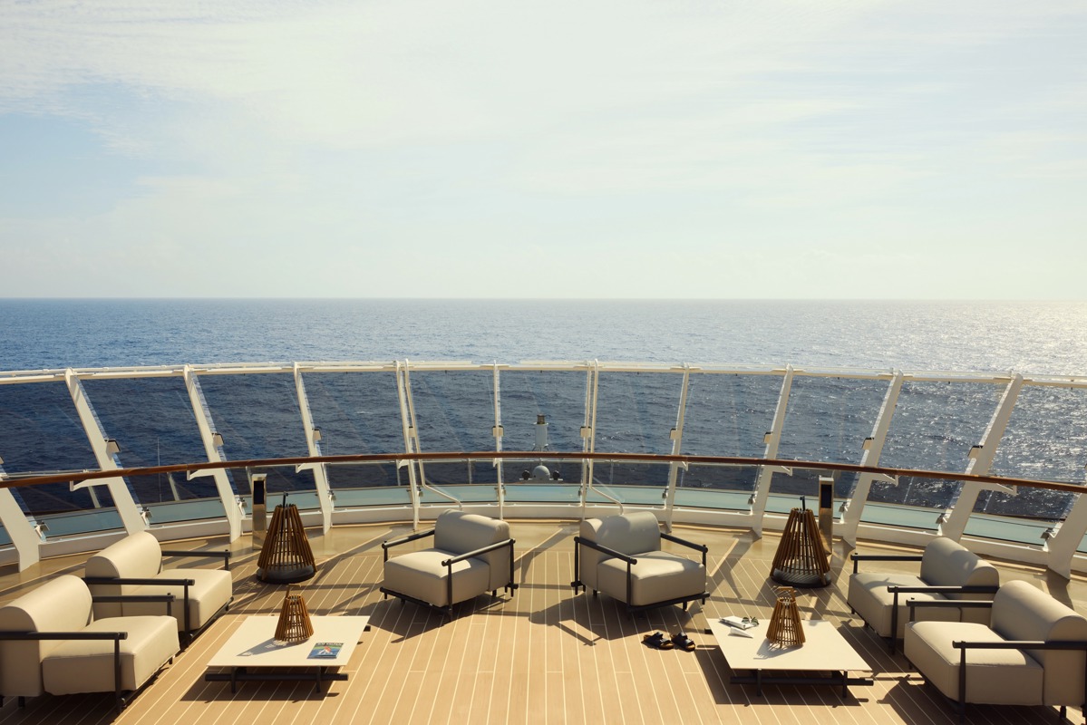 Explora Journeys Explora I Helios Pool & Bar ©Explora Journeys 2