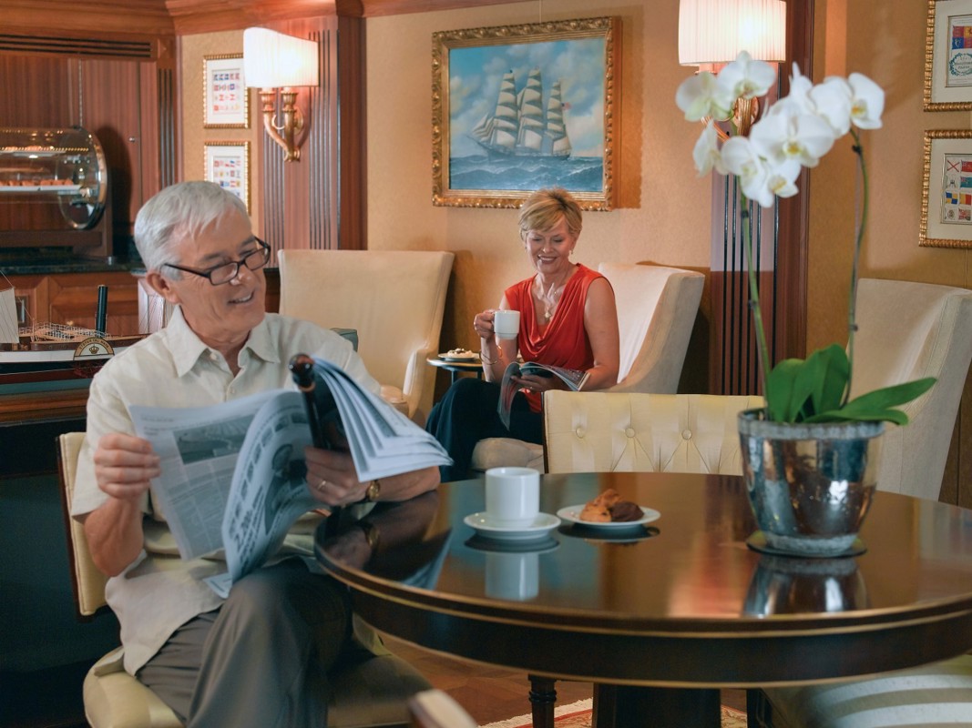 Oceania Vista - Executive Lounge 2.jpg