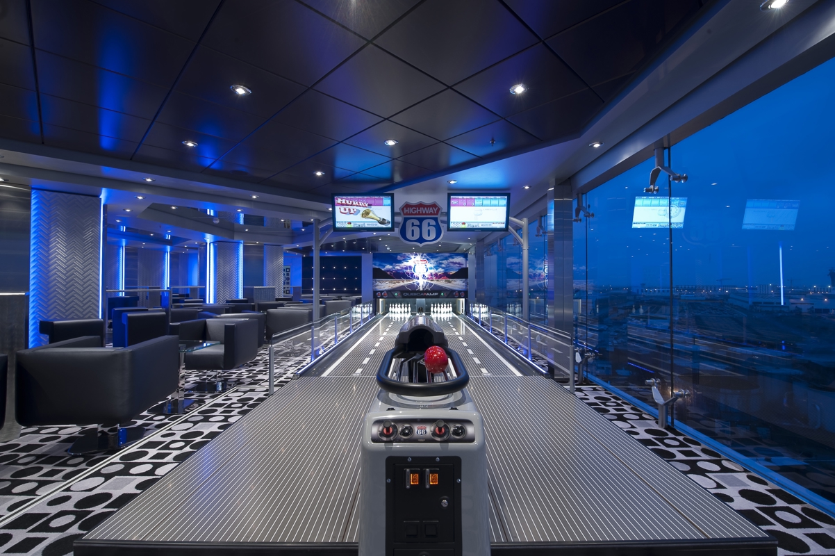 MSC Cruises MSC Magnifica Bowling 2.jpg