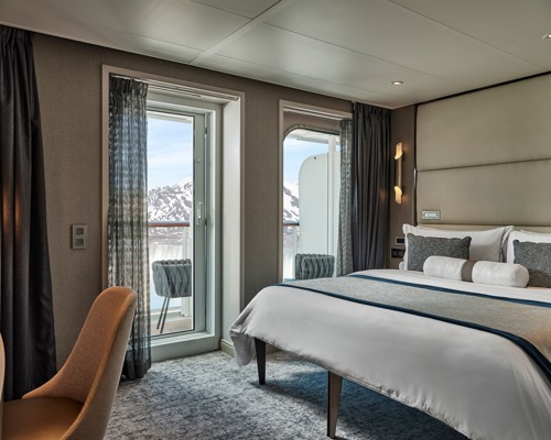 SILVERSEA Silver Endeavour Owners Suite 5.jpg