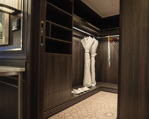 Regent Seven Seas SPLENDOR Master Suite LR 0.png