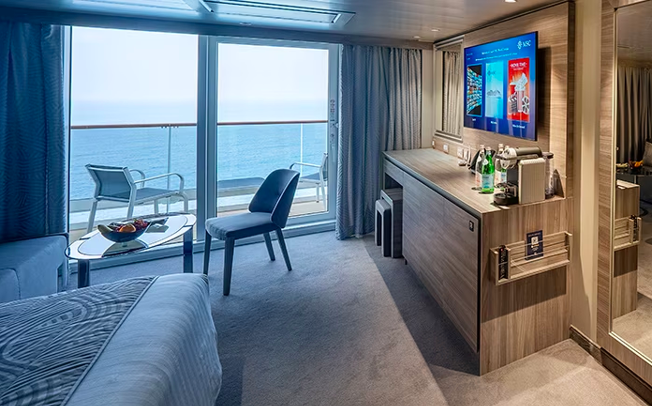MSC Cruises MSC World America MSC Yacht Club Deluxe Suite 1.png