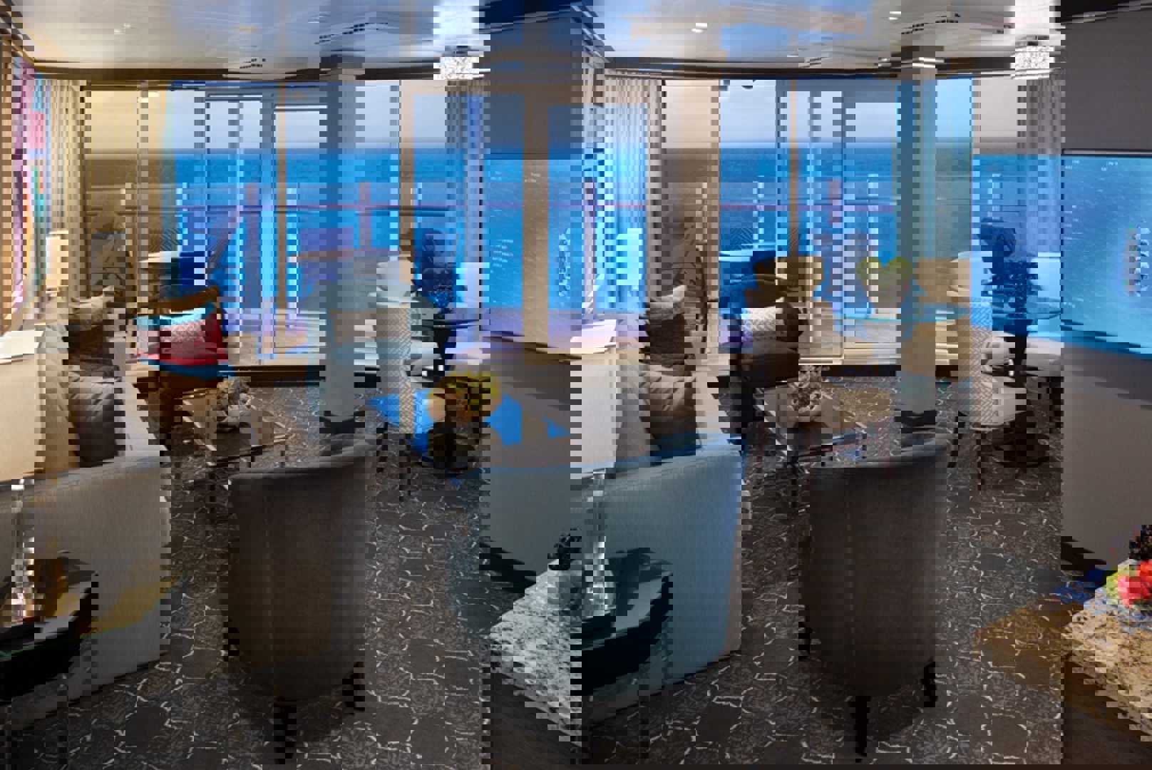 Spacious AquaTheatre Suite - 1 Bedroom