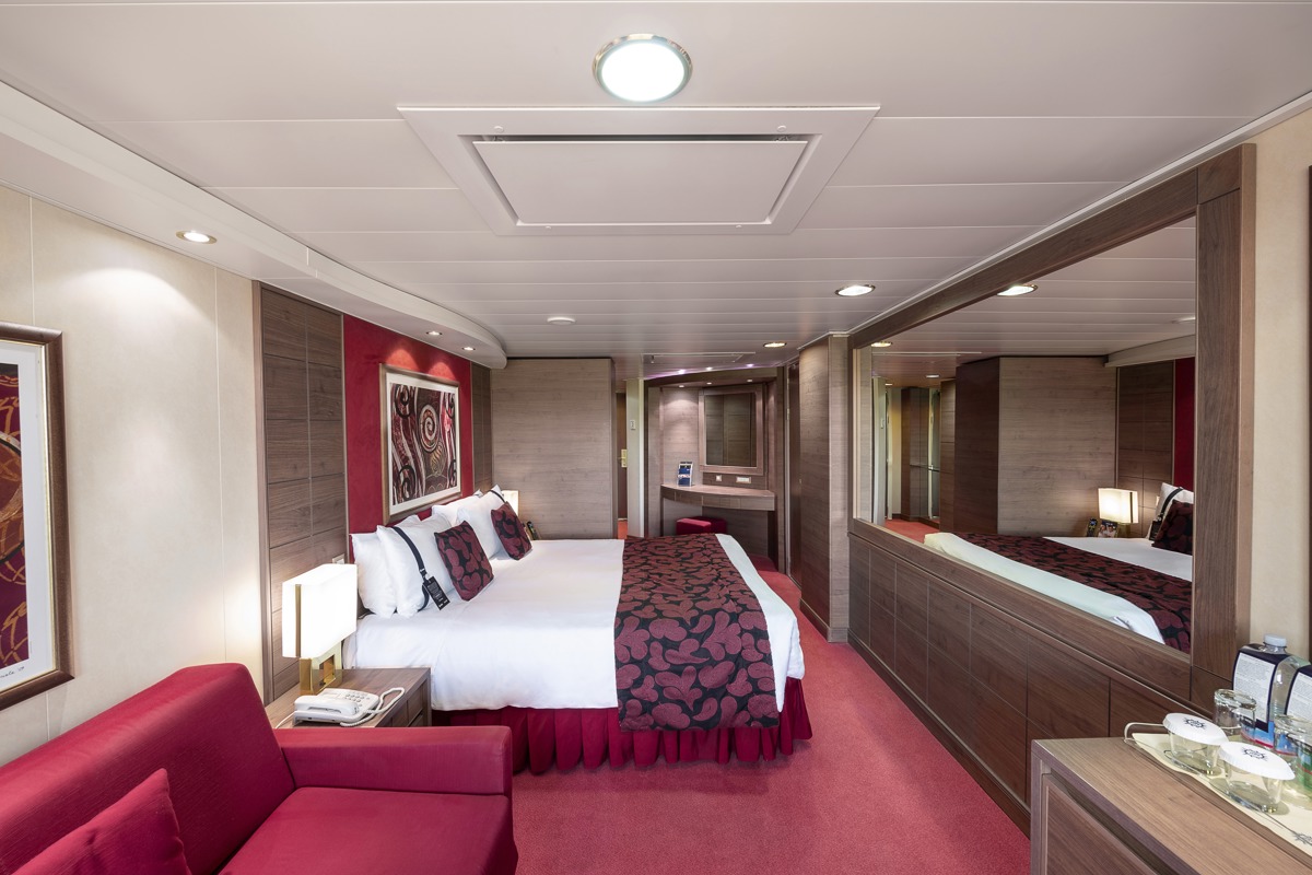 MSC Cruises MSC Magnifica Suite 1.jpg