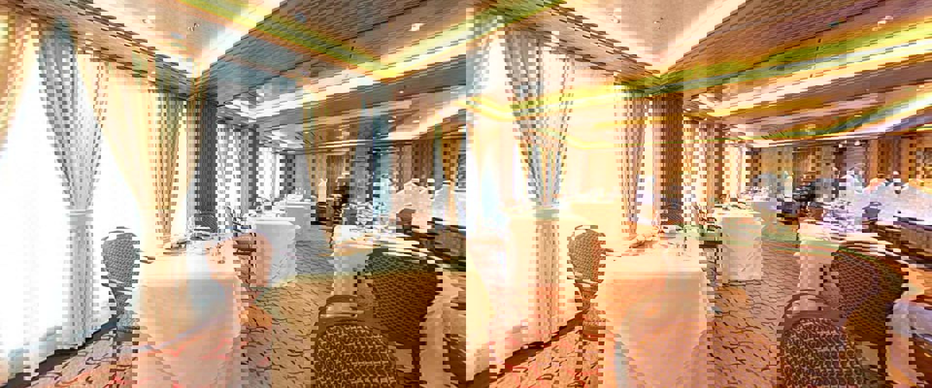 p&o Azura_dining_Seventeen.jpg