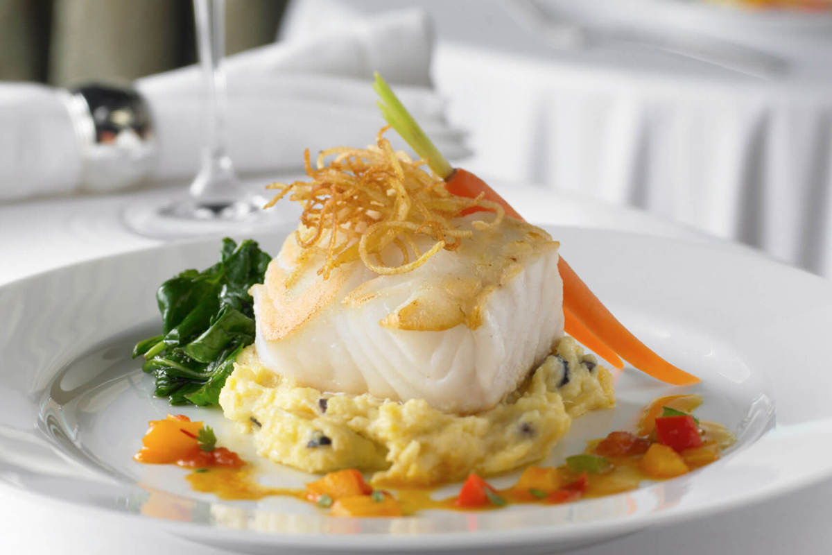 Royal Caribbean Independance of the seas Interior new main dining.jpg