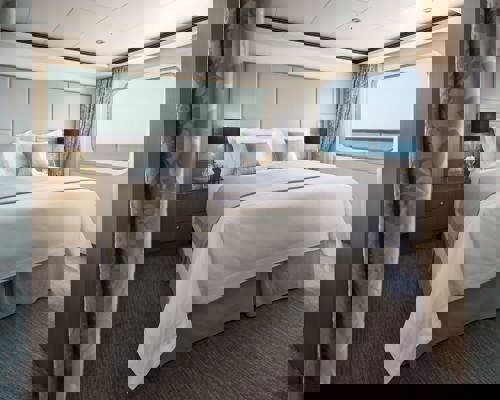 Regent Seven Seas VOYAGER Voyager Suite 1.jpg